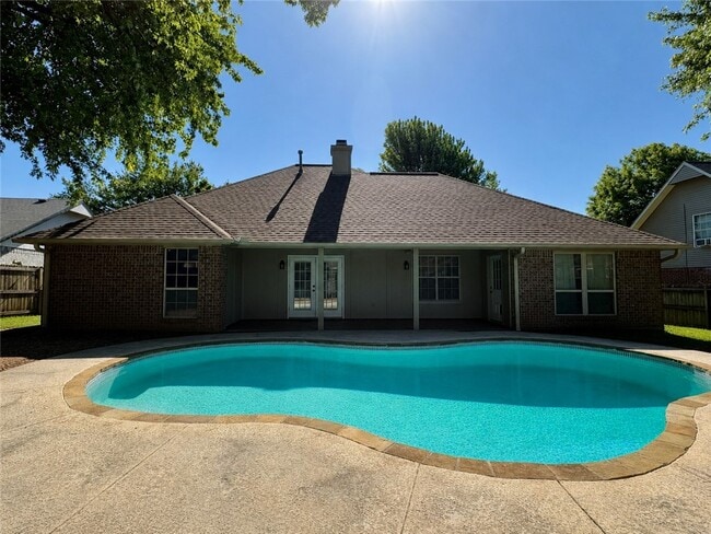 Building Photo - 220 Bluff Dr
