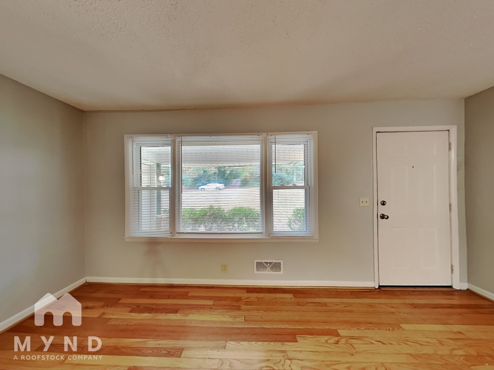 Building Photo - 4361 Silver Lake Rd