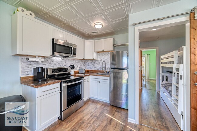 Building Photo - Beach Please @ 218 Sandpiper Dr