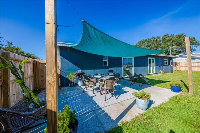 Building Photo - 359 Pine Tree Rd