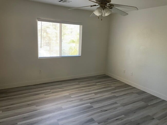 Building Photo - 4 Bd 2 story Home 89148