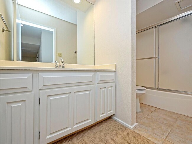 Building Photo - 519 Rock Bluff Dr