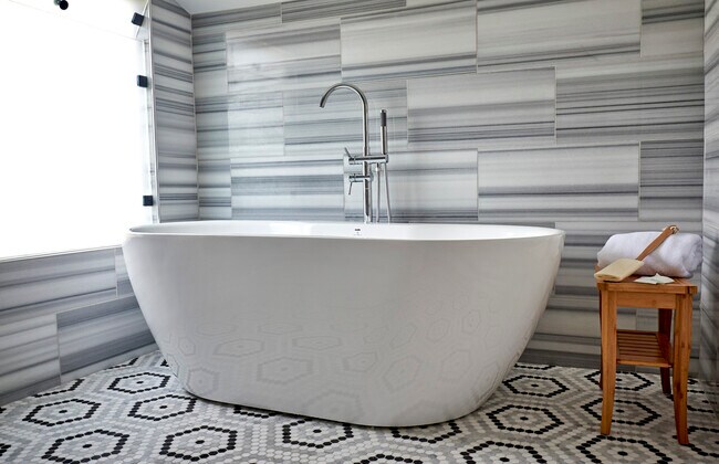 Building Photo - 7080 Via del Mar