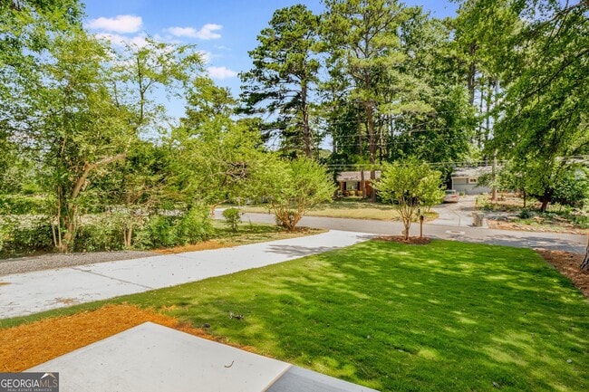 Building Photo - 2563 Beverly Hills Dr