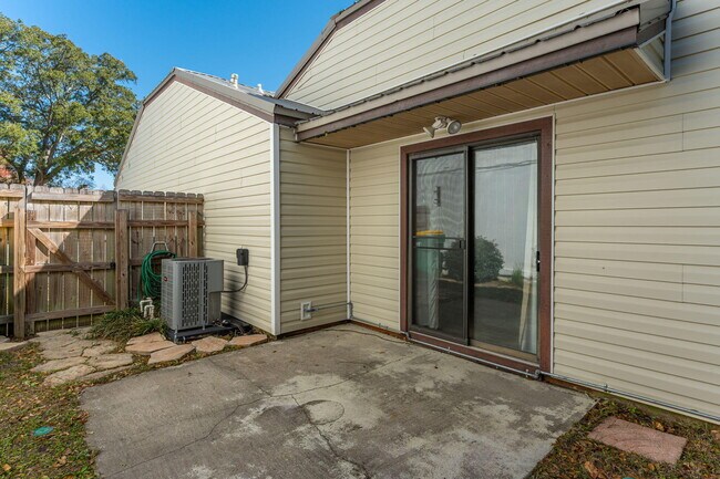 Building Photo - 101 Cedar Ridge Way