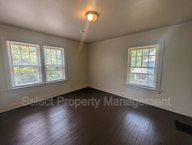 Building Photo - 1148 W Packard Ave