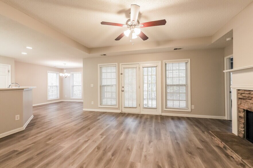 Building Photo - 173 Revolutionary Dr