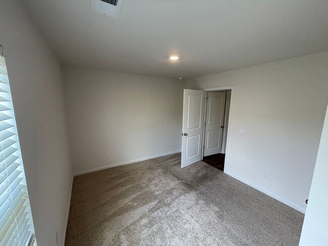 Building Photo - Complimentary Rent for a July ONLY Move in...