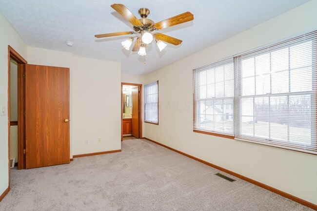 Building Photo - 2672 Fernwood Ave