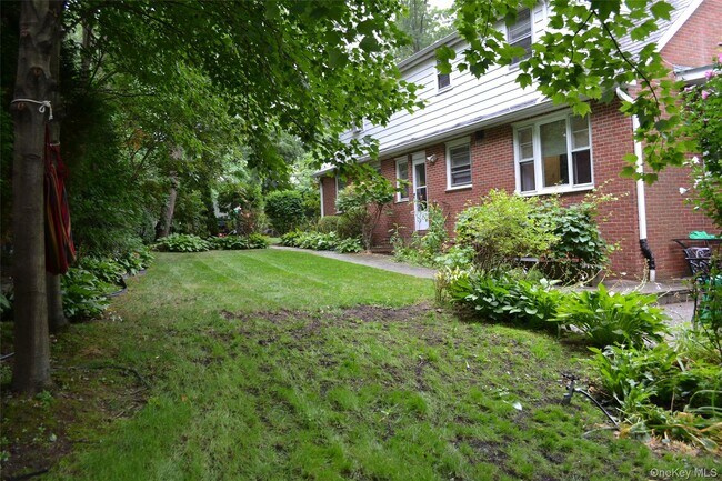Building Photo - 622 James St