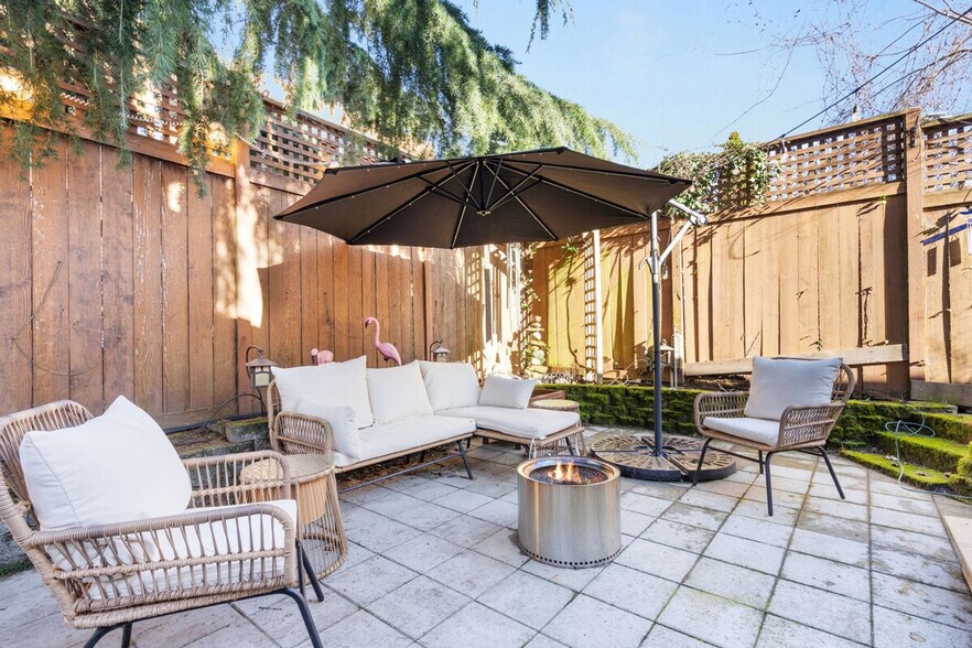 Building Photo - 705 24th Ave