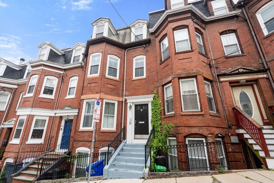 Primary Photo - 8 Pacific St