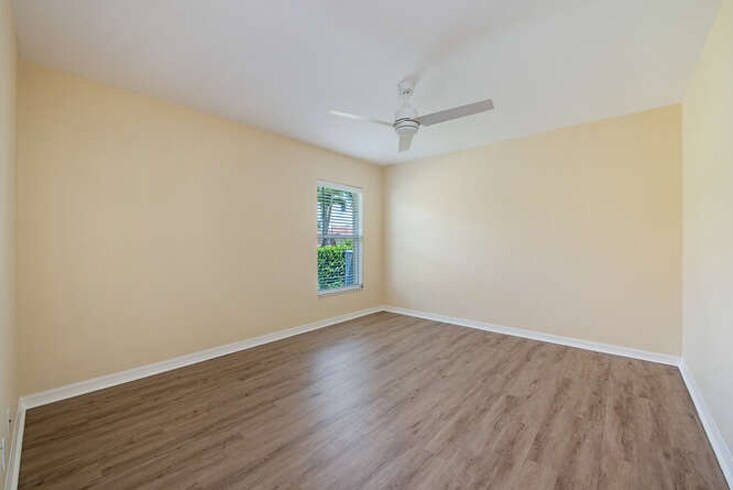 Building Photo - 2271 Grove Dr