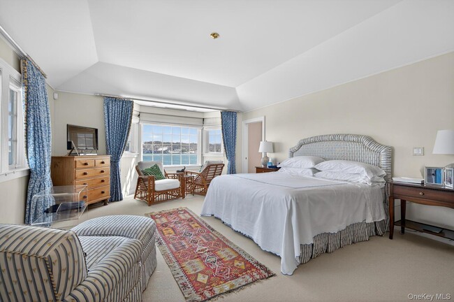 Building Photo - 336 Centre Island Rd