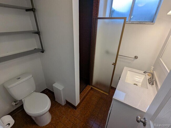 Building Photo - 5155 Greenview Dr