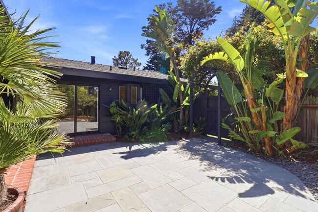 Building Photo - 820 Eucalyptus Ave