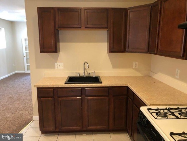 Building Photo - 2419 Callow Ave