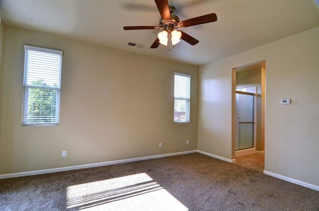 Building Photo - Fantastic Harlan Patio Home with Fenced Fr...