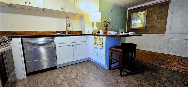 Building Photo - 3676 Lower Honoapiilani Rd