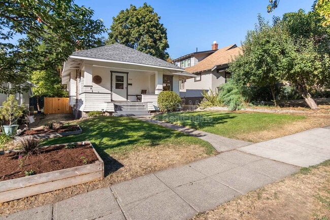 Building Photo - 1810 W 11th Ave