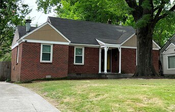 Building Photo - Near Chickasaw Gardens! Split bedroom floor plan! Huge fenced in back yard!