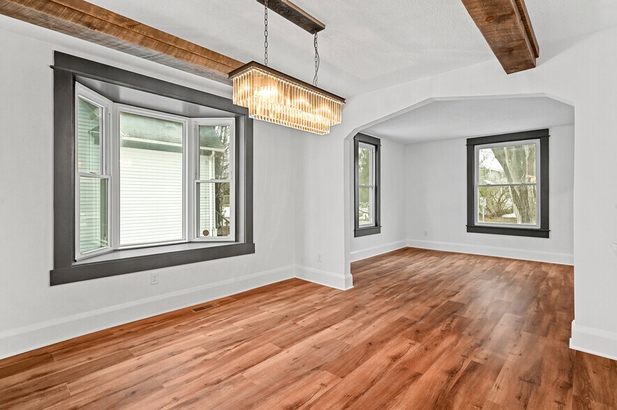 Building Photo - 3127 33rd Ave S