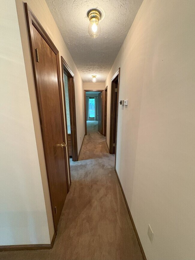 Building Photo - Single Family Home on 9.84 Acres