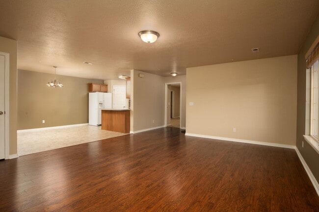 Building Photo - Large and Clean 3 Bed 2 Bath Eagle Mountai...