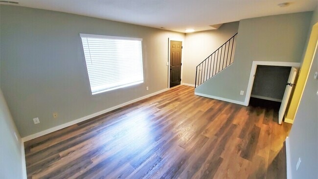 Building Photo - 448 N 18th Ave