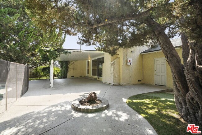 Building Photo - 22116 Blythe St