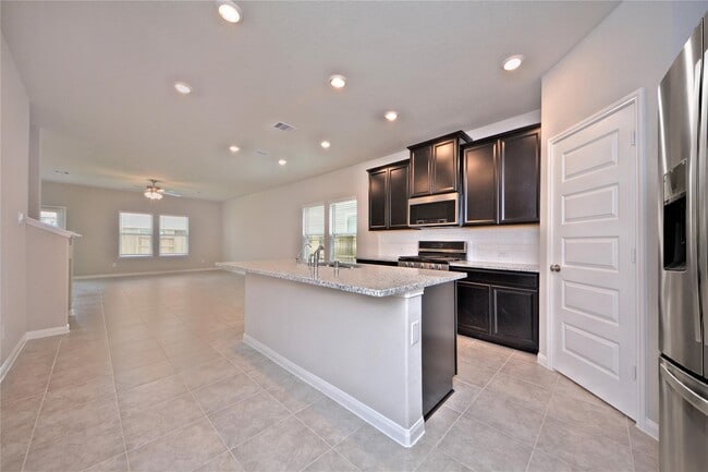 Building Photo - 1015 Modesto Dr