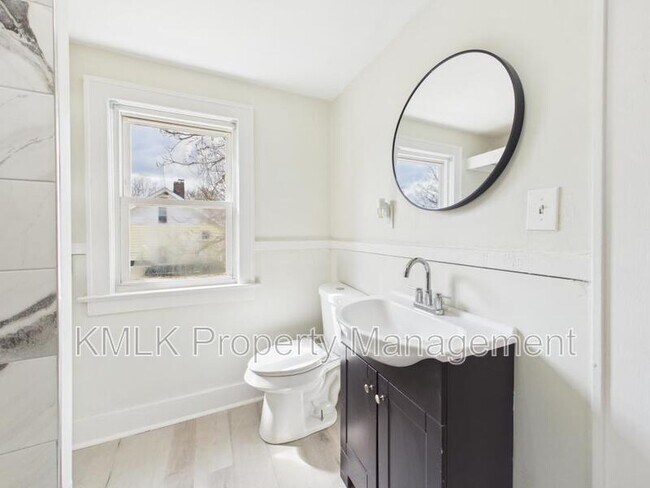 Building Photo - 575 Fernwood Dr