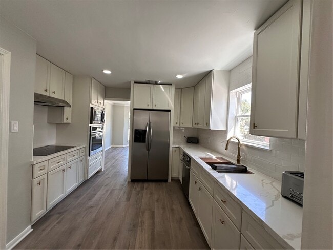 Building Photo - 17707 Moss Point Dr