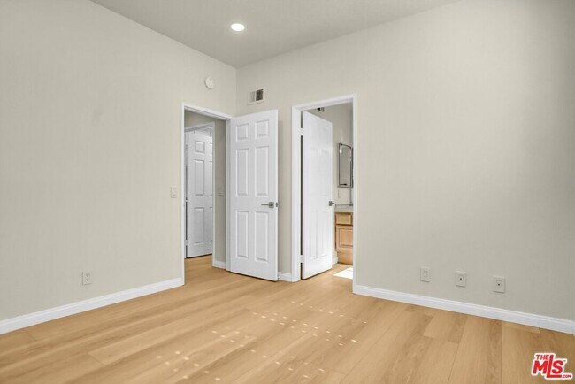 Building Photo - 2605 Country Ln