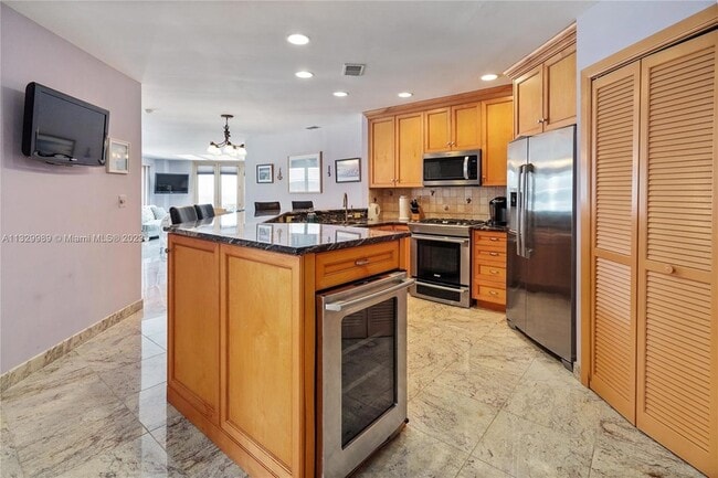 Primary Photo - 900 Ocean Ave