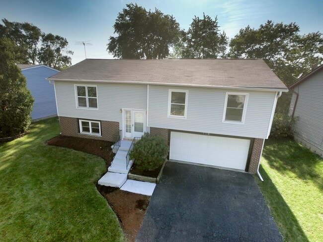 Primary Photo - 152 Farm Gate Ln
