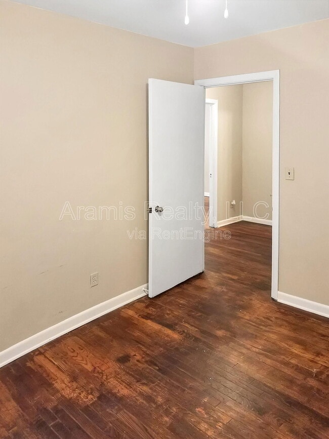Building Photo - 2642 Santa Monica Dr NW