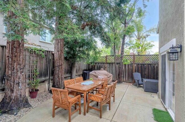 Building Photo - 3-Bed Bright Morgan Hill Home in a Desirable Neighborhood