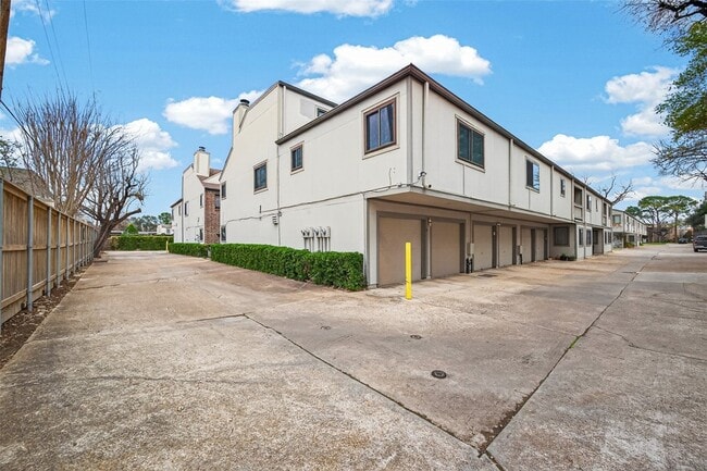 Building Photo - 1114 Augusta Dr