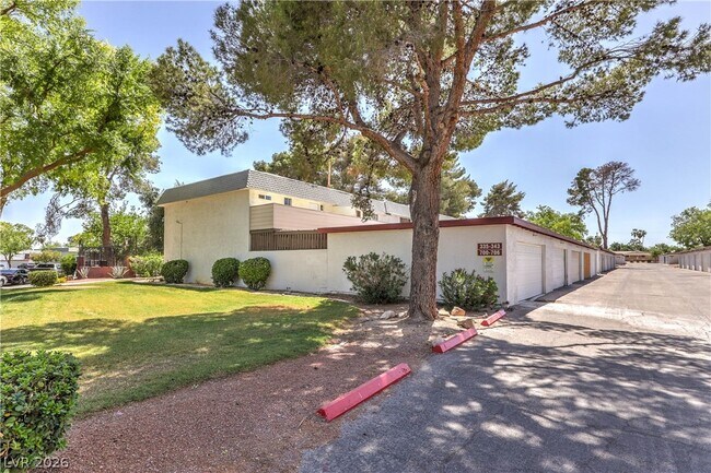 Building Photo - 343 Greenbriar Townhouse Way