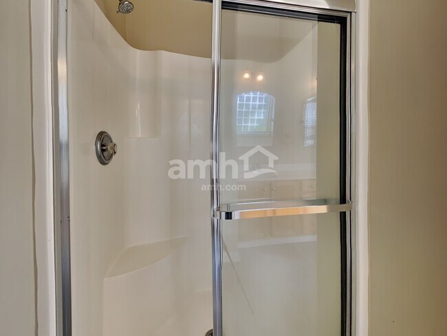 Building Photo - 110 Pristine Ct