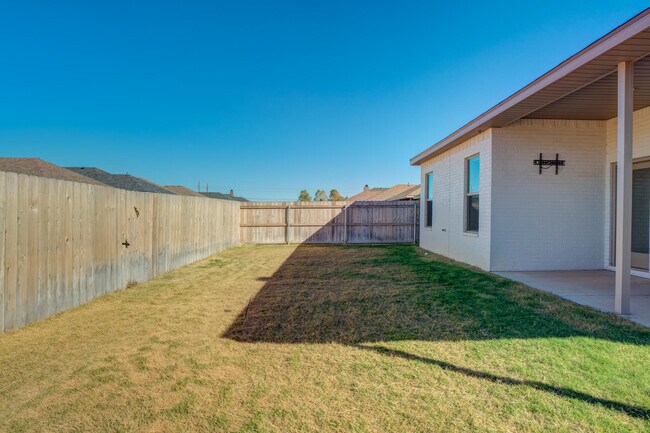 Building Photo - 1614 141st St