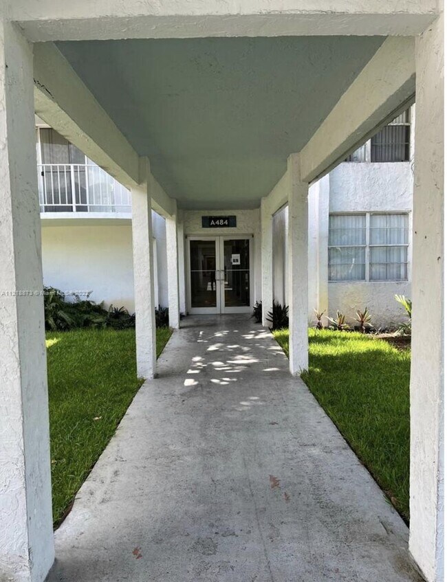Building Photo - 484 NW 165th St