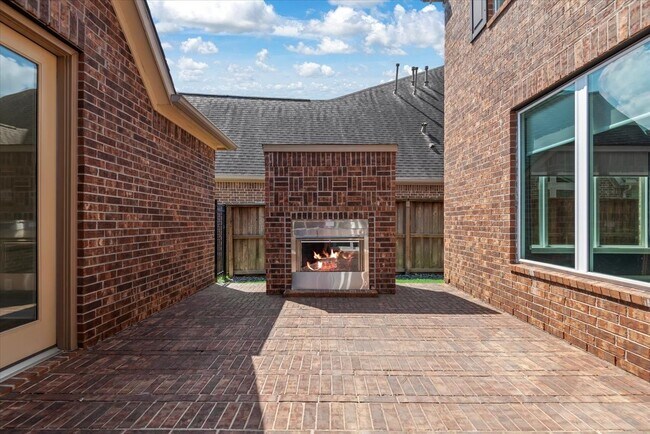 Building Photo - 4071 Northern Spruce Dr