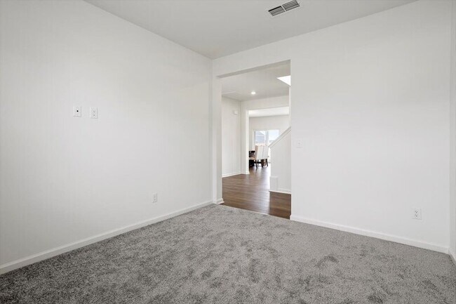 Building Photo - 645 Thomas Gage Dr