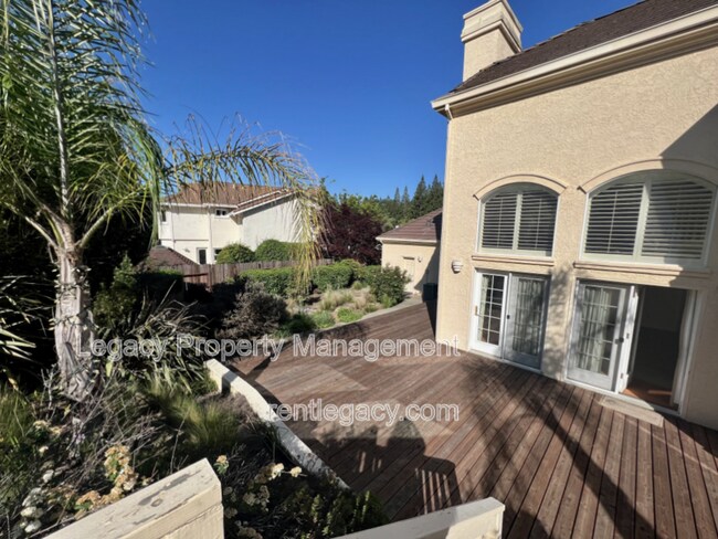 Building Photo - 2552 Cotswold Hill Dr