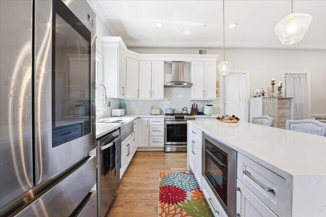 Building Photo - 41 Bentley Ave