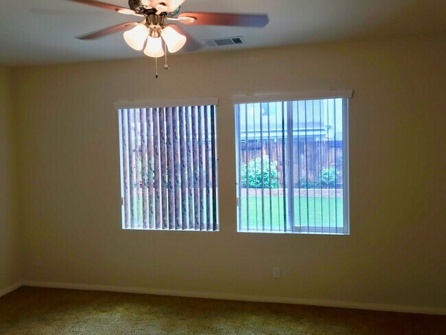 Building Photo - MUST SEE!!! Newer Home 4 bedroom 2 Bath Sp...