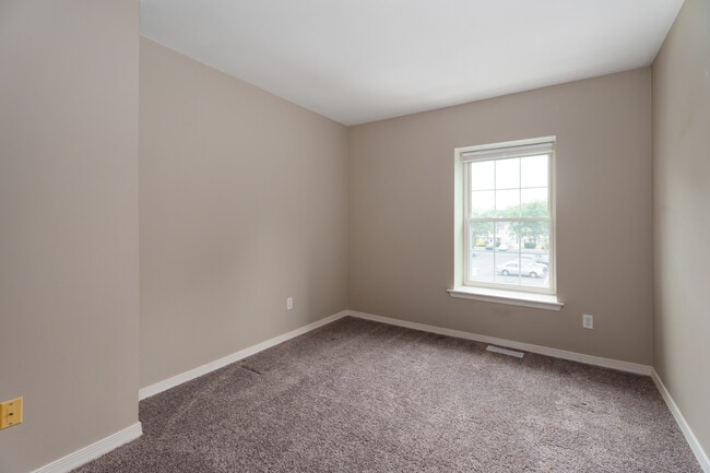 Building Photo - 330 Smithwold Rd