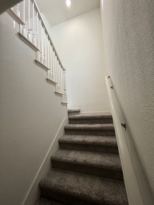 Building Photo - HAMPTON VILLAGE - 2 BR / 2 BA CONDO AVAILABLE NOW!